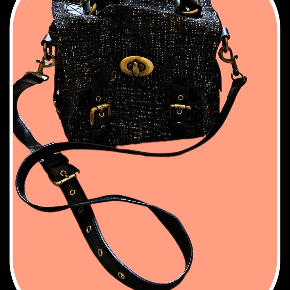 BADGLEY MISCHKA purse unique and in great condition!